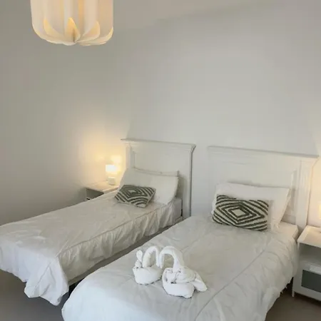 Modern 2 Bedroom Front - La Duquesa * Манилва