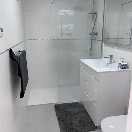 Modern 2 Bedroom Front - La Duquesa * Манилва