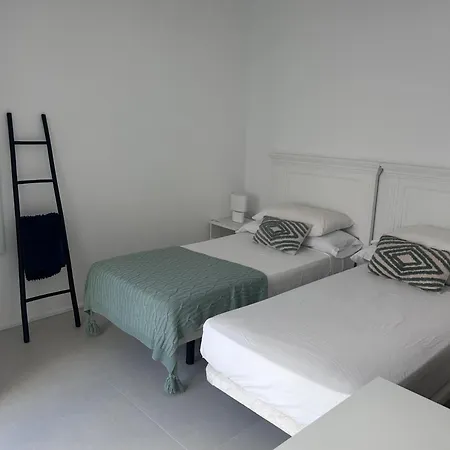 Modern 2 Bedroom Front - La Duquesa * Манилва