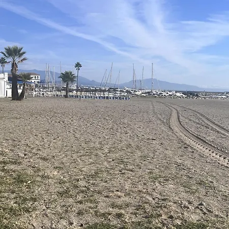 Modern 2 Bedroom Front - La Duquesa Апартаменты