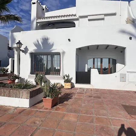 Modern 2 Bedroom Front - La Duquesa *